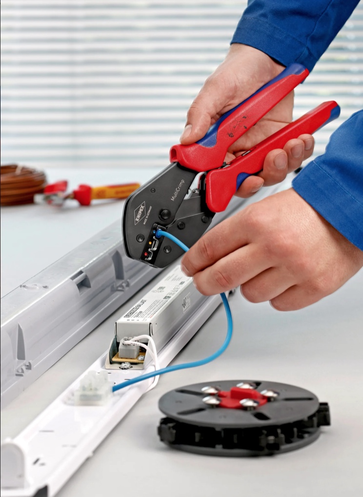 19FE3692-ADE8-4EC7-9BB7-8E181E7AE246 KNIPEX 97 33 02 MultiCrimp® Crimping Pliers with changer magazine